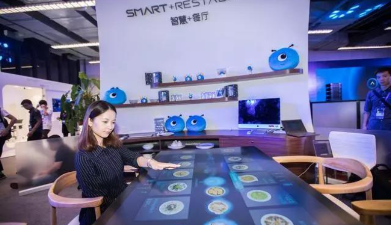 當互聯網遇上(shàng)餐飲，會(huì)迸發出什(shén)麽樣的(de)火(huǒ)花(huā)？