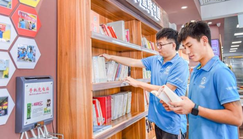 江陰申港首個(gè)“小(xiǎo)蜜蜂驿站(zhàn)”啓用(yòng)